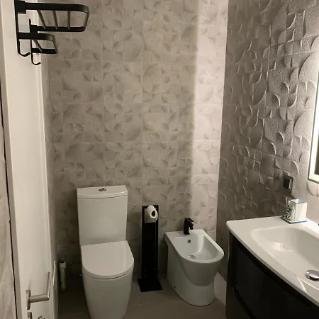 Apt- Sleeps 2 - Pool & Parking - Madeira * פונשל