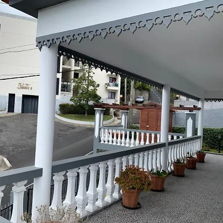 Apartment Apt- Sleeps 2 - Pool & Parking - Madeira
