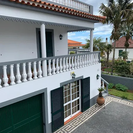 Apartment Apt- Sleeps 2 - Pool & Parking - Madeira *