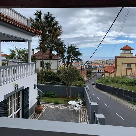 Apt- Sleeps 2 - Pool & Parking - Madeira פונשל