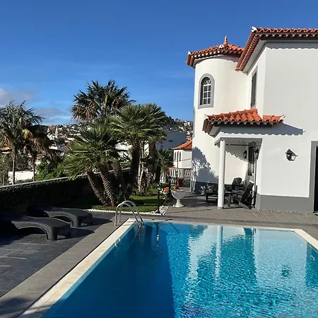 Apt- Sleeps 2 - Pool & Parking - Madeira Funchal (Madeira)