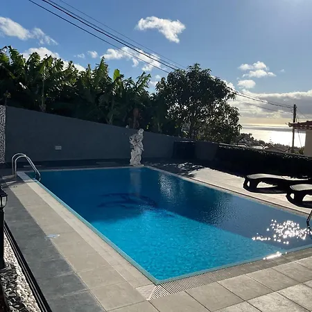 Apt- Sleeps 2 - Pool & Parking - Madeira דירה פונשל