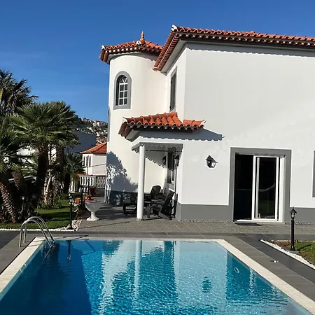 Apt- Sleeps 2 - Pool & Parking - Madeira * פונשל