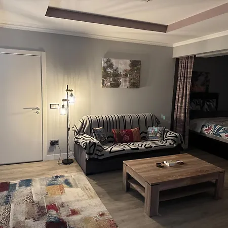 Apt- Sleeps 2 - Pool & Parking - Madeira Apartamento