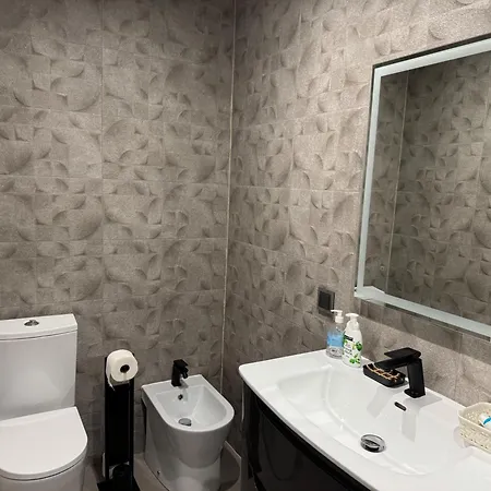 Apt- Sleeps 2 - Pool & Parking - Madeira *