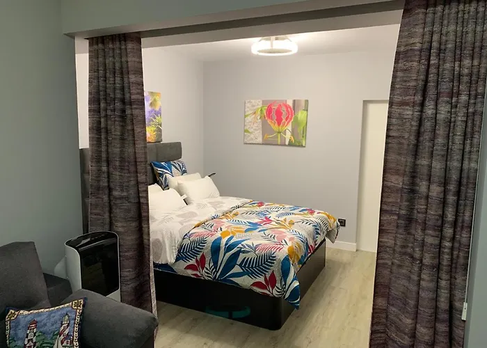 Apt- Sleeps 2 - Pool & Parking - Madeira アパート *