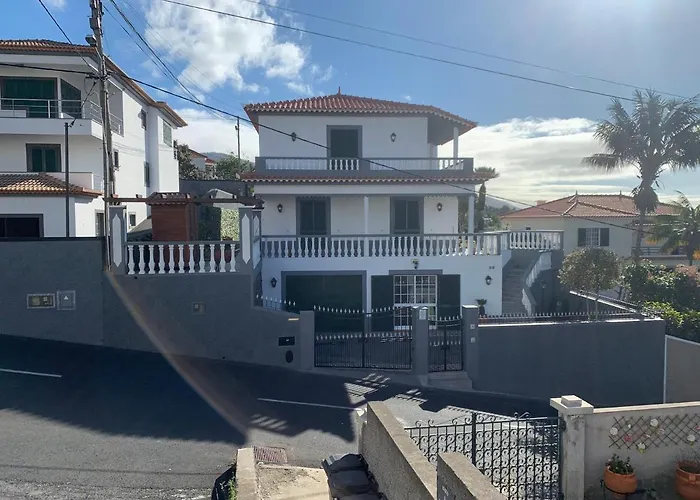 Apt- Sleeps 2 - Pool & Parking - Madeira Apartament