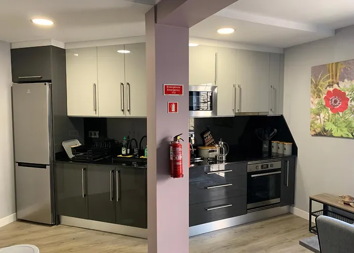 Apartament Apt- Sleeps 2 - Pool & Parking - Madeira *