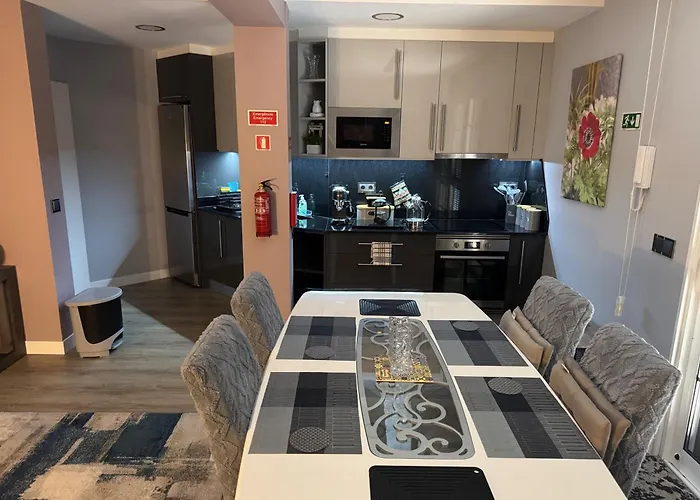 Apt- Sleeps 2 - Pool & Parking - Madeira *