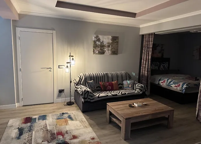 Apt- Sleeps 2 - Pool & Parking - Madeira Apartament