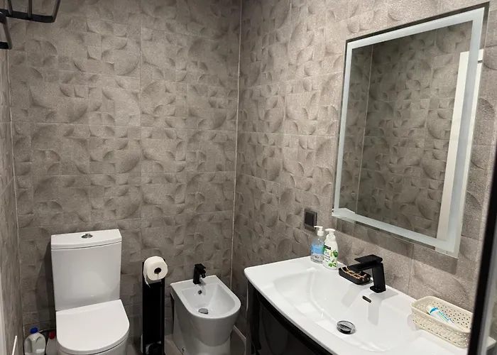 Apt- Sleeps 2 - Pool & Parking - Madeira *