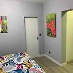 Daire Apt- Sleeps 2 - Pool & Garden - Madeira *