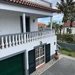 Daire Apt- Sleeps 2 - Pool & Garden - Madeira *