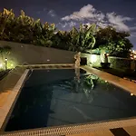 Daire Apt- Sleeps 2 - Pool & Garden - Madeira Funchal