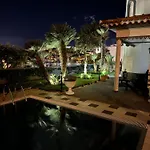Daire Apt- Sleeps 2 - Pool & Garden - Madeira