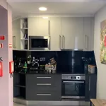 Apt- Sleeps 2 - Pool & Garden - Madeira * פונשל
