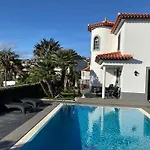 Apt- Sleeps 2 - Pool & Garden - Madeira פונשל