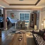Apt- Sleeps 2 - Pool & Garden - Madeira דירה פונשל