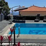 דירה Apt- Sleeps 2 - Pool & Garden - Madeira פונשל