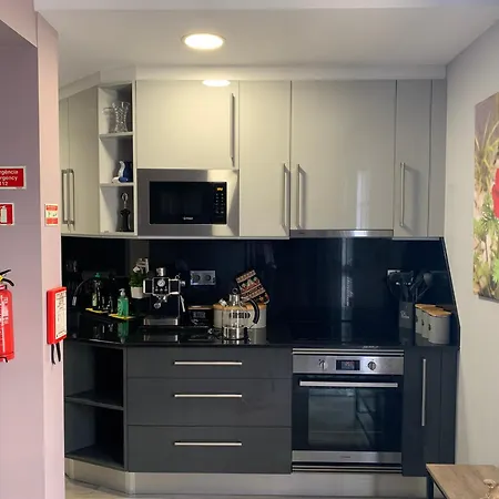 Apt- Sleeps 2 - Pool & Parking - Madeira * Φουνκάλ