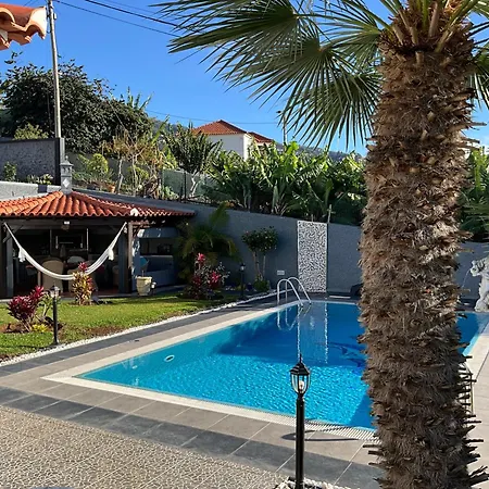 Modern Apartment Sleeps2 W Pool In Funchal