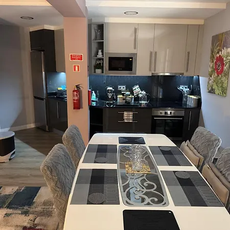 Apt- Sleeps 2 - Pool & Parking - Madeira *