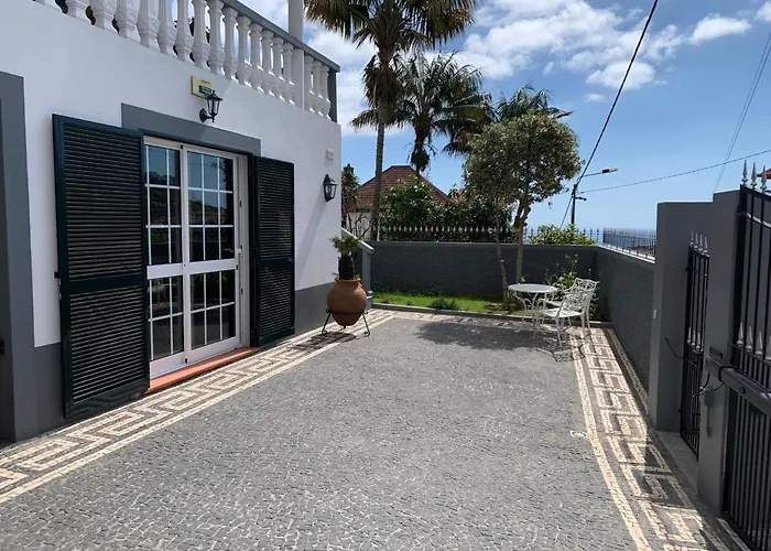 아파트 Apt- Sleeps 2 - Pool & Garden - Madeira 푼샬