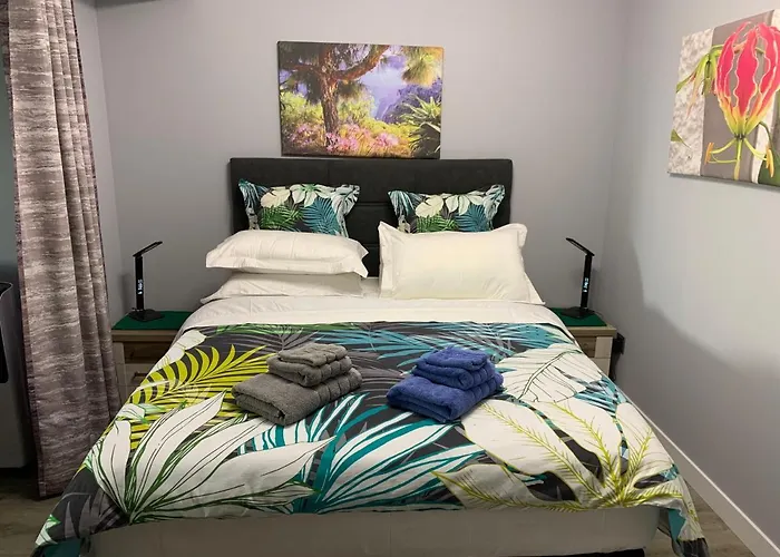 Apt- Sleeps 2 - Pool & Parking - Madeira アパート フンシャル