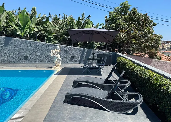 Apt- Sleeps 2 - Pool & Parking - Madeira アパート フンシャル